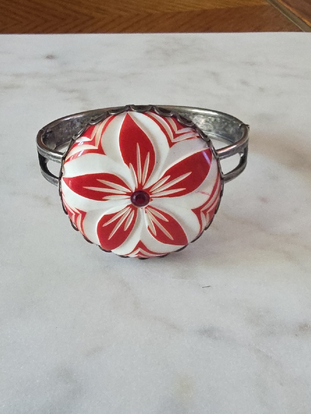 Lucky Loo Loo red and white floral ceramic medallion Bracelet